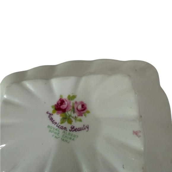 Royal Albert American Beauty Small Trinket Dish 4 1/2 inches Roses Gold Trim - Picture 2 of 4